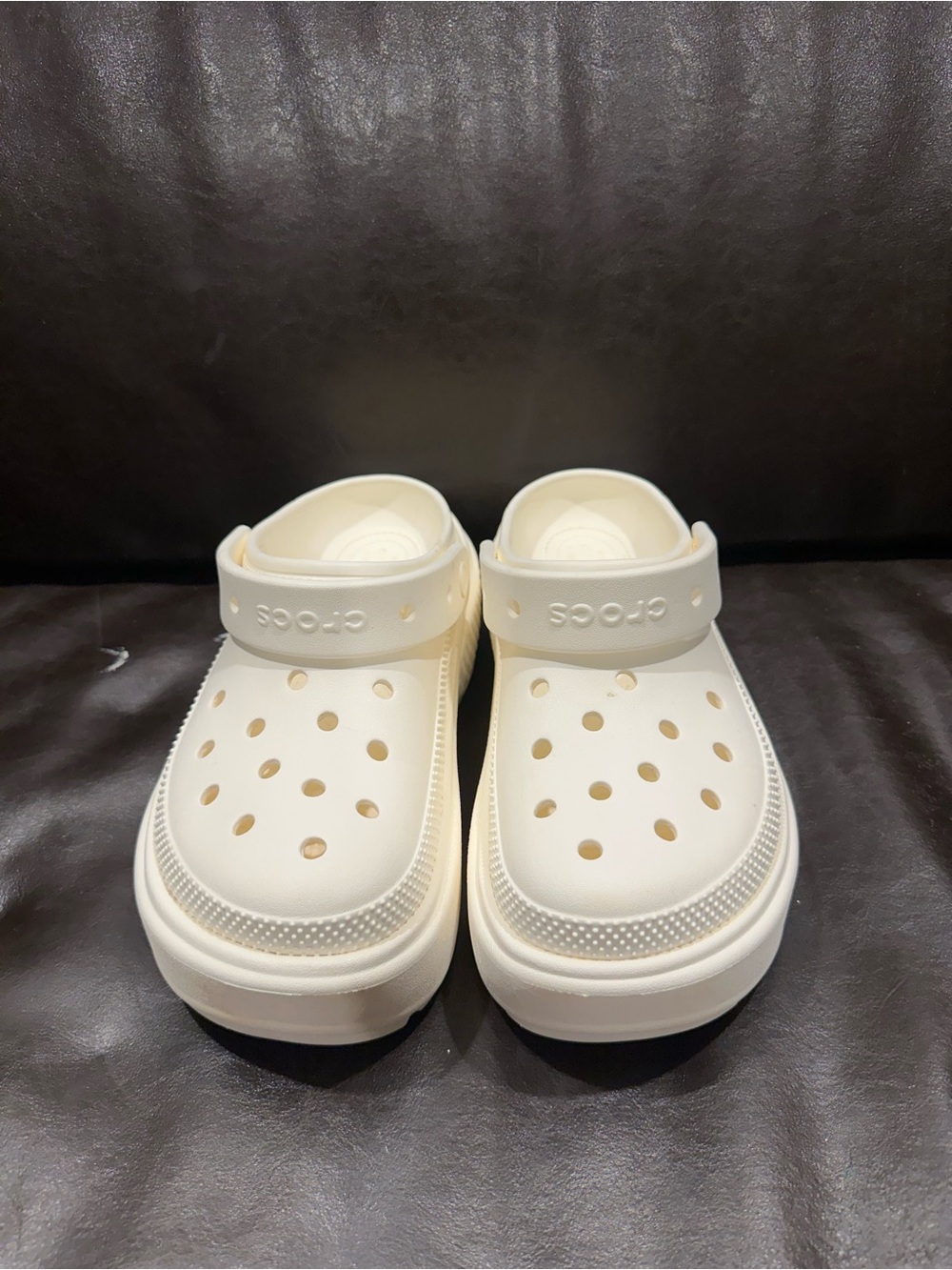 CROCS Stomp Clog platform Mule in white - m6/w8